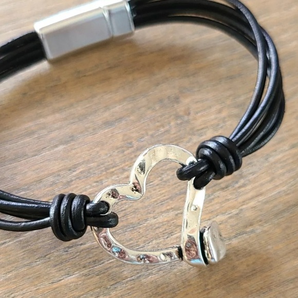 HAMMERED HEART • Boho Bracelet • Silver Plates with black leather - Picture 4 of 12